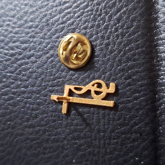 Cross with Music Note Pin - Picture 4 of 4